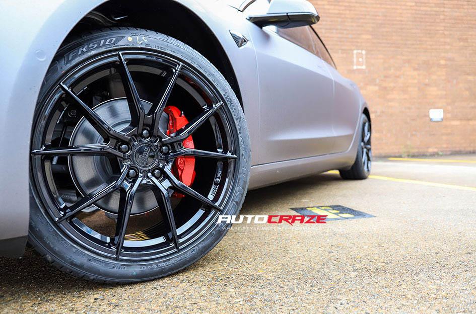 TESLA MODEL 3 VENOM GLOSS BLACK